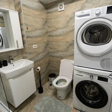 Comfort 2-room 10 Min To Parliament And Old Town Apartment